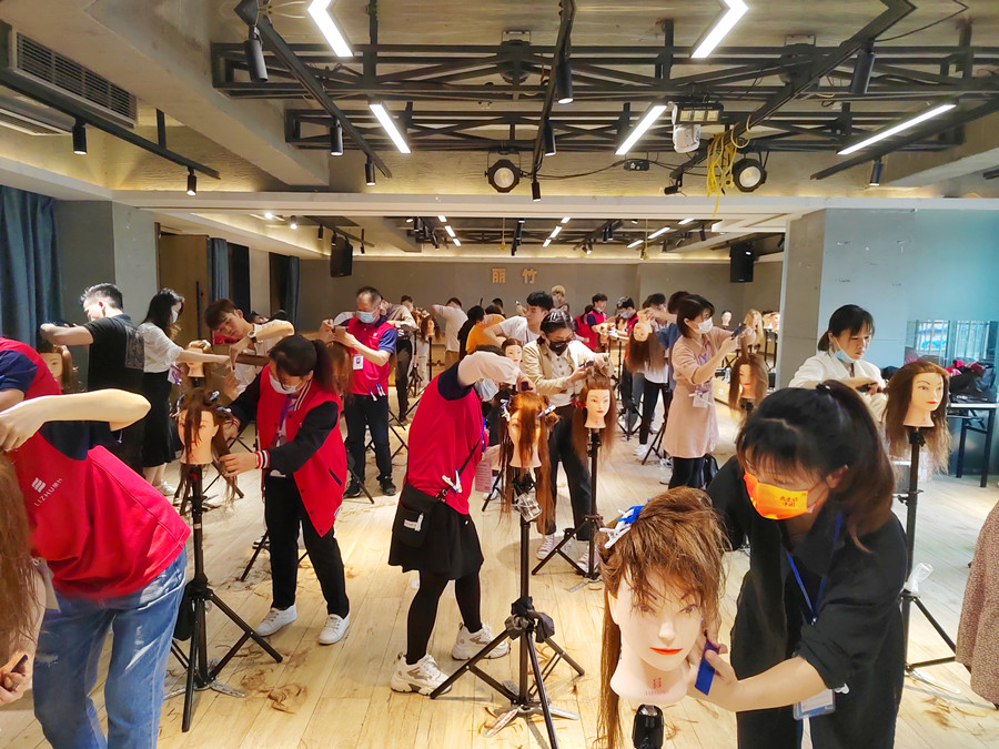 邊緣層次的常用修剪方法，南寧美發(fā)培訓排行榜前十課堂筆記