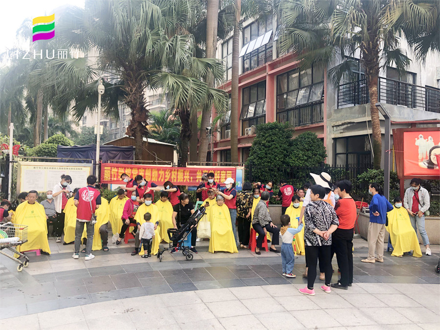 南寧美容美發(fā)學(xué)校公益活動，居民們連連稱贊