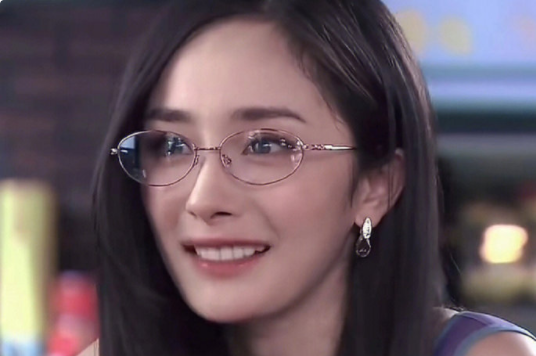 大冪冪千金臥蠶妝教程，廣西明星化妝培訓分享