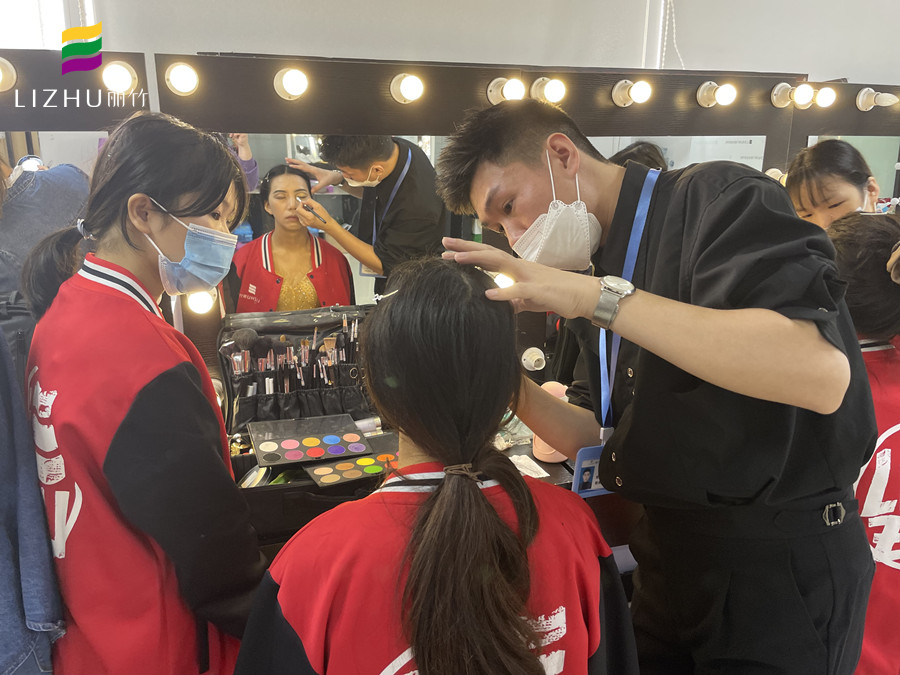 怎樣化妝能減少T區(qū)出油？廣西化妝職業(yè)培訓(xùn)班分享技巧