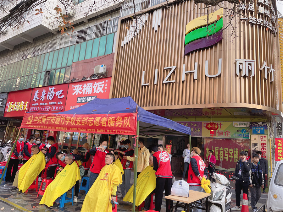 麗竹學(xué)校開展理發(fā)，美容，美甲活動，共慶“二月二””