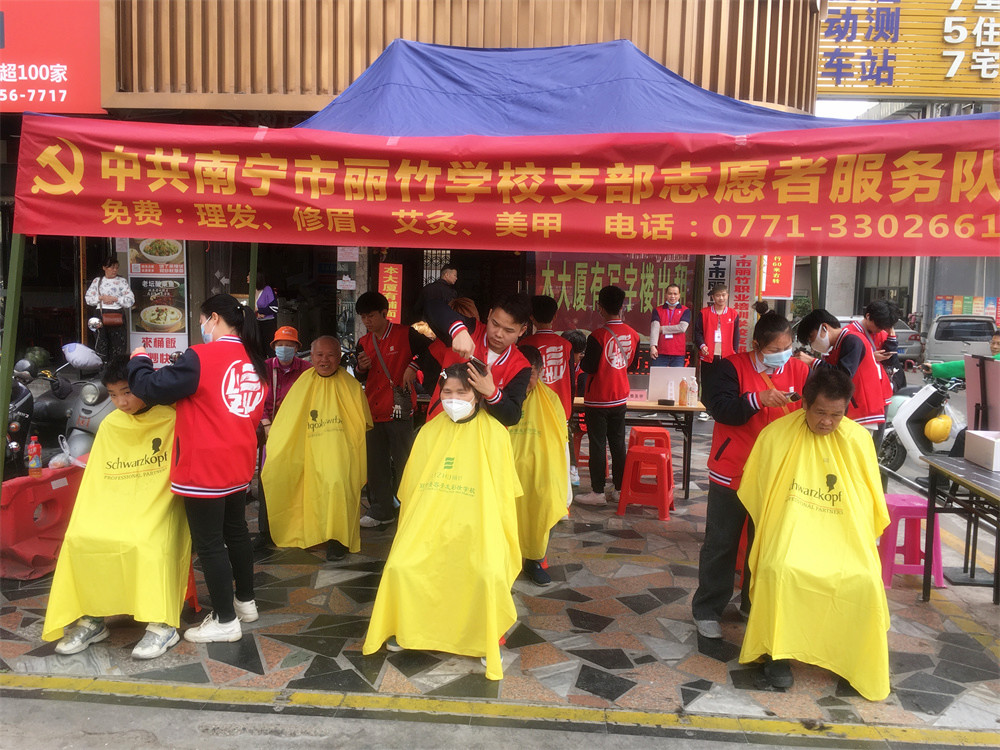 麗竹學(xué)校開展學(xué)雷鋒志愿者服務(wù)活動 