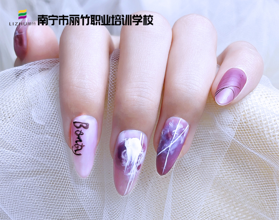 廣西美甲技術(shù)基礎：光療甲保養(yǎng)教程