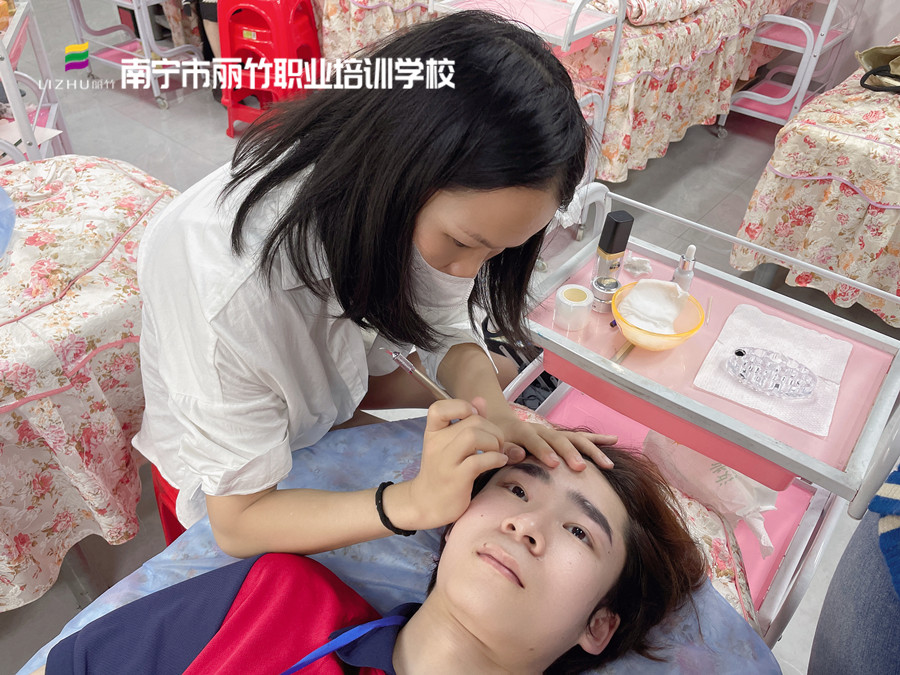 紋眉不上色的原因，廣西紋眉造型培訓(xùn)課程講解