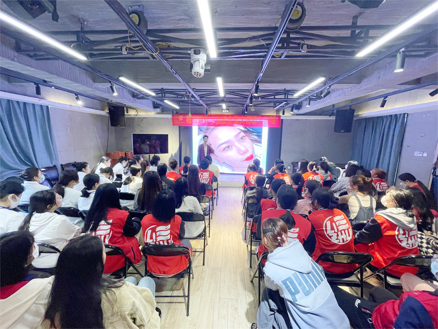 機器操作紋唇注意事項，一起學南寧紋繡培訓師課程