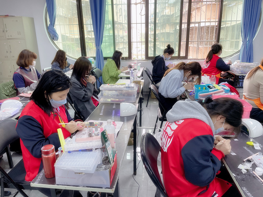 美甲底油和亮油的區(qū)別，廣西美甲基礎(chǔ)教學