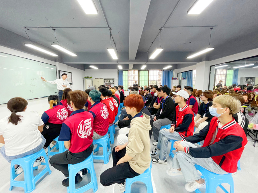 南寧美發(fā)學(xué)校推薦工作，麗竹學(xué)校舉行就業(yè)宣講會(huì)