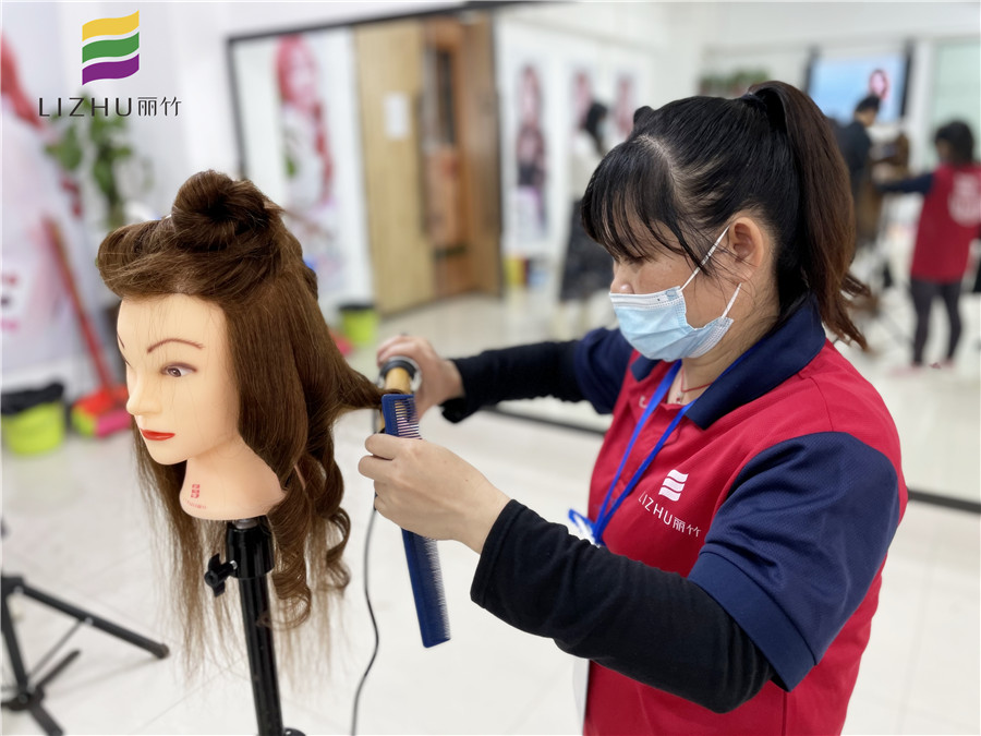 美發(fā)電棒注意事項，廣西正規(guī)美發(fā)學校分享