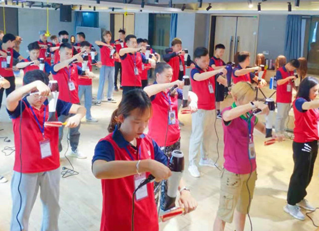 美發(fā)養(yǎng)發(fā)護理：如何使用吹風筒吹頭發(fā)？