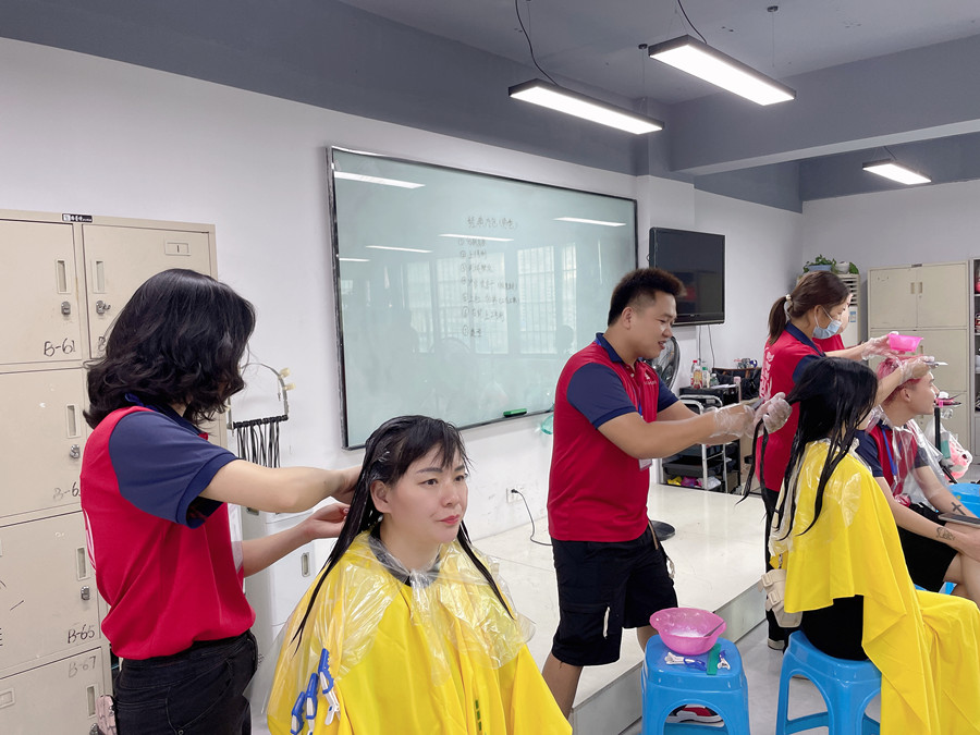 夏日染頭發(fā)后如何護(hù)理？廣西染發(fā)護(hù)發(fā)培訓(xùn)班分享技巧