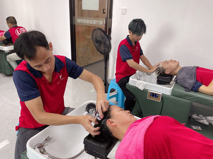 頭發(fā)分叉如何護(hù)理，零基礎(chǔ)學(xué)護(hù)發(fā)