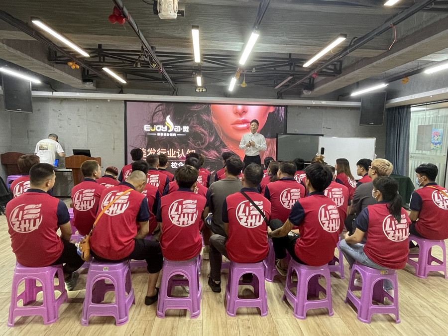 廣西學美發(fā)哪里推薦工作？廣西美發(fā)行業(yè)前景