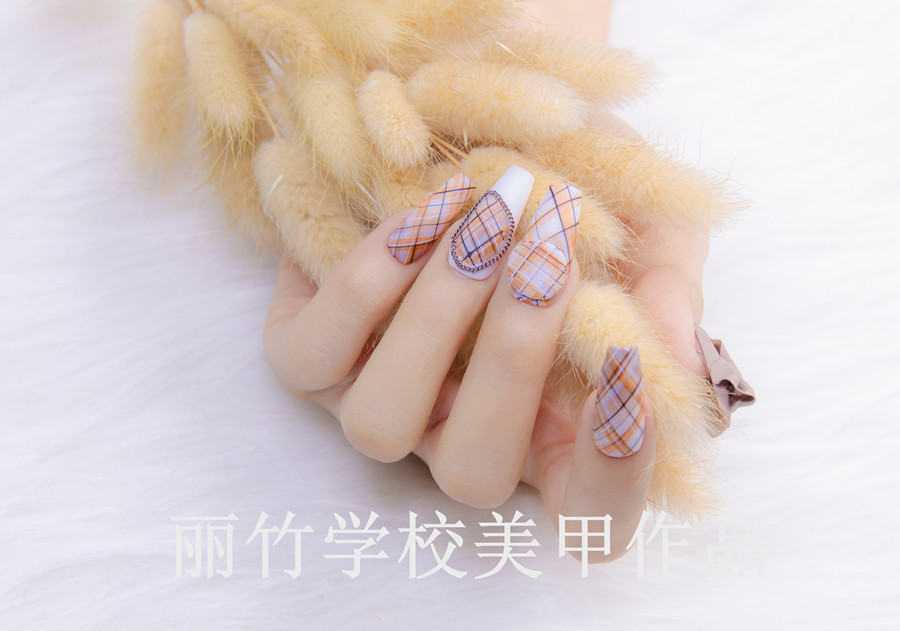 適合新手的美甲款式，廣西美甲款式進(jìn)修培訓(xùn)分享