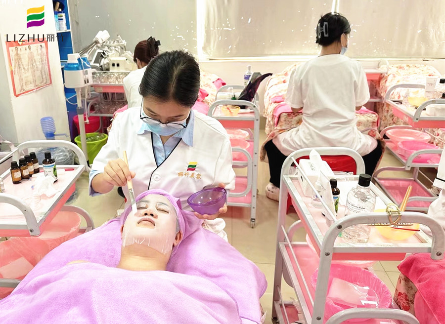 紋眉恢復期敷面膜的危害，南寧紋眉專業(yè)培訓