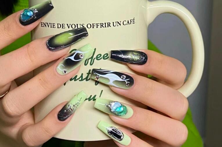 Y2k千禧辣妹長款美甲，南寧美甲網(wǎng)紅造型培訓(xùn)