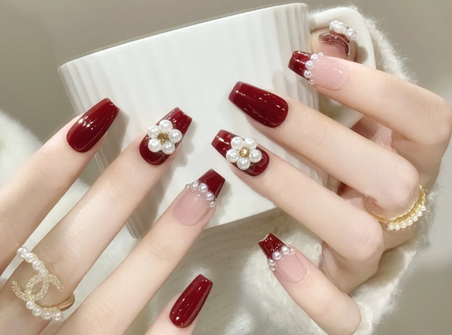 紅色新年美甲，美甲圖片2024新款式