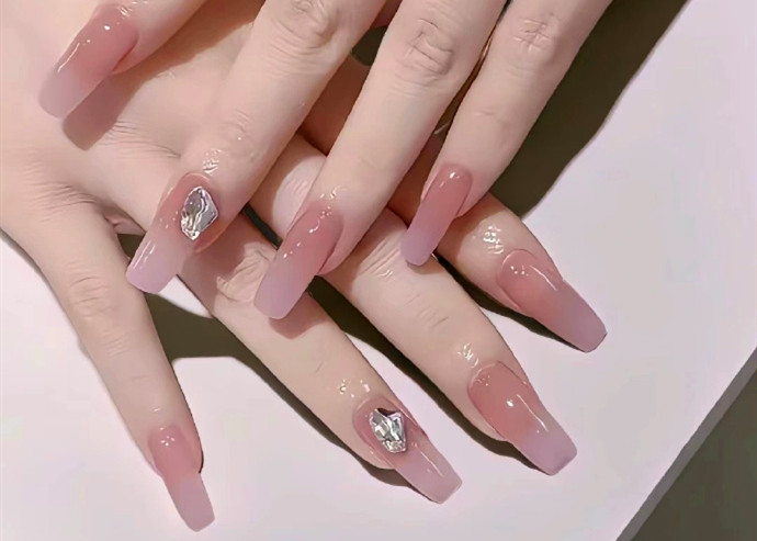 溫柔顯氣質(zhì)美甲，廣西美甲師造型培訓(xùn)推薦
