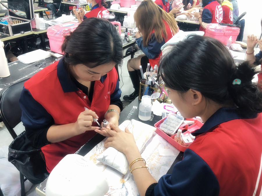 美甲延長甲的正確卸法，廣西美甲店常用方法