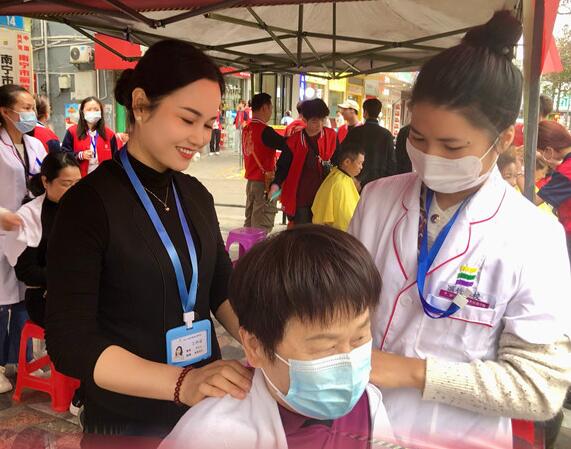 南寧美容公益活動，現(xiàn)場人氣火爆