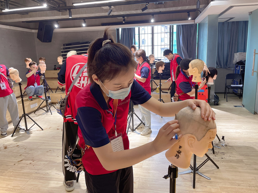 美發(fā)剃刀的使用技巧，廣西美發(fā)理發(fā)職業(yè)學(xué)校告訴你