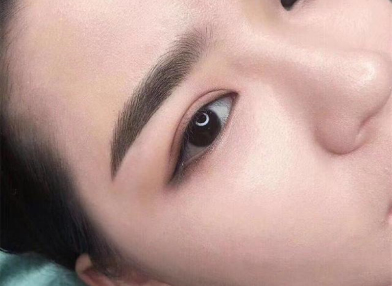 絲霧眉的特點，廣西眉眼唇技術(shù)學(xué)校教學(xué)