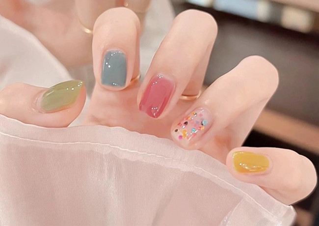 夏日多巴胺美甲，廣西美甲網(wǎng)紅造型培訓(xùn)分享