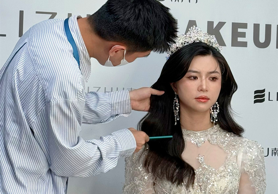 南寧化妝發(fā)型培訓(xùn)：長(zhǎng)披發(fā)新娘發(fā)型特點(diǎn)