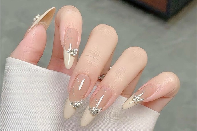 法式蝴蝶結(jié)美甲，廣西美甲款式