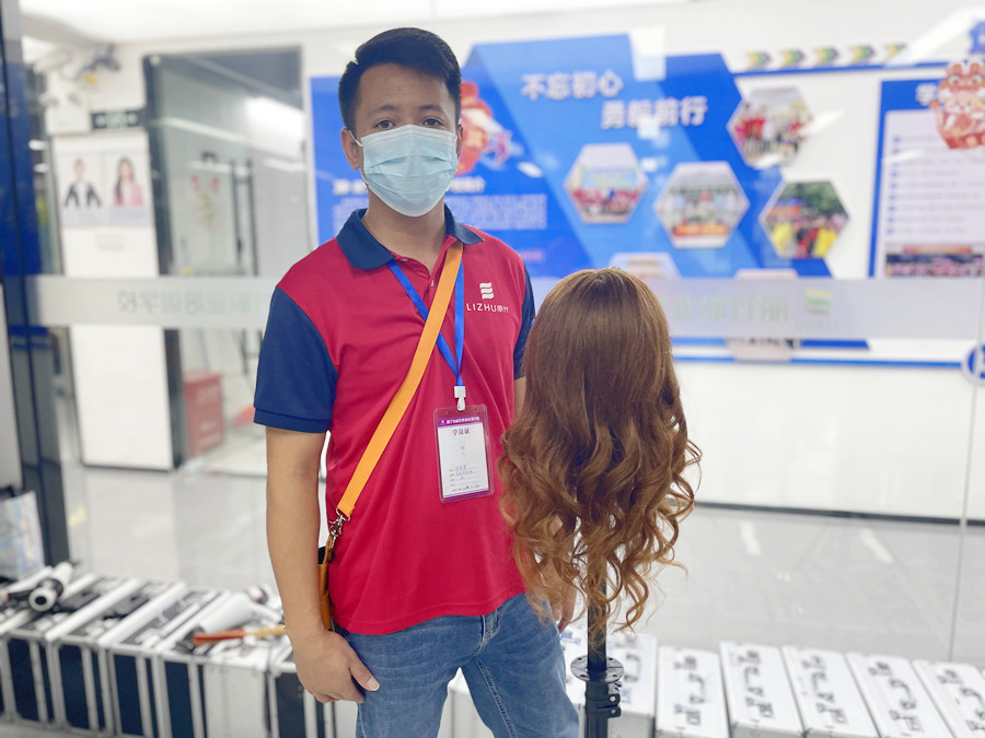 南寧學(xué)燙發(fā)沒(méi)經(jīng)驗(yàn)：卷發(fā)棒的操作方法