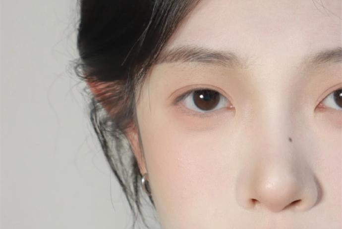 素顏女高妝容教程，南寧化妝培訓(xùn)名校手把手教學(xué)