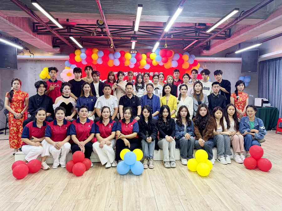 11月8日，南寧麗竹職業(yè)培訓學校校園文化藝術節(jié)盛大舉辦