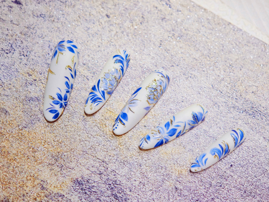 青花瓷美甲，美甲款式小紅書