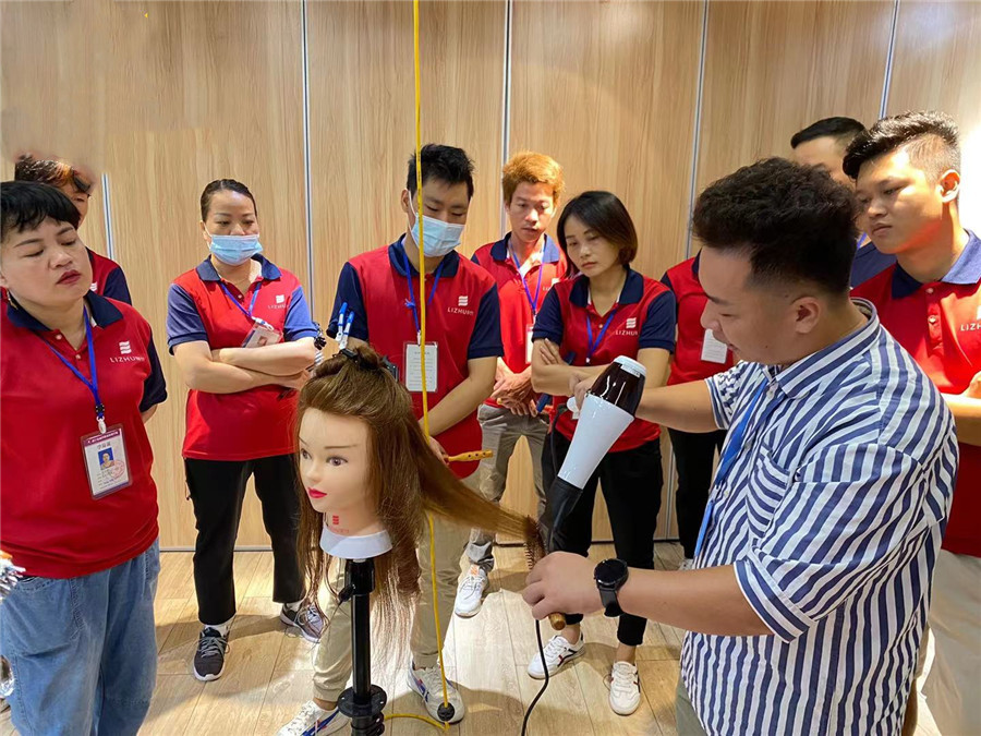 快速洗吹頭發(fā)的技巧，廣西吹風(fēng)造型整理