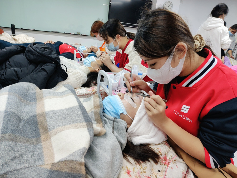 南寧美甲美睫培訓(xùn)：開(kāi)綜合店為什么要學(xué)美睫？