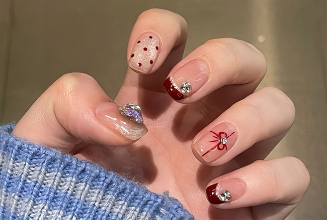 春日溫柔小短甲款式，南寧美甲行業(yè)推薦