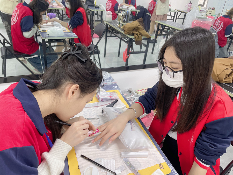 光療美甲進氣泡怎么辦？南寧美甲課件講解