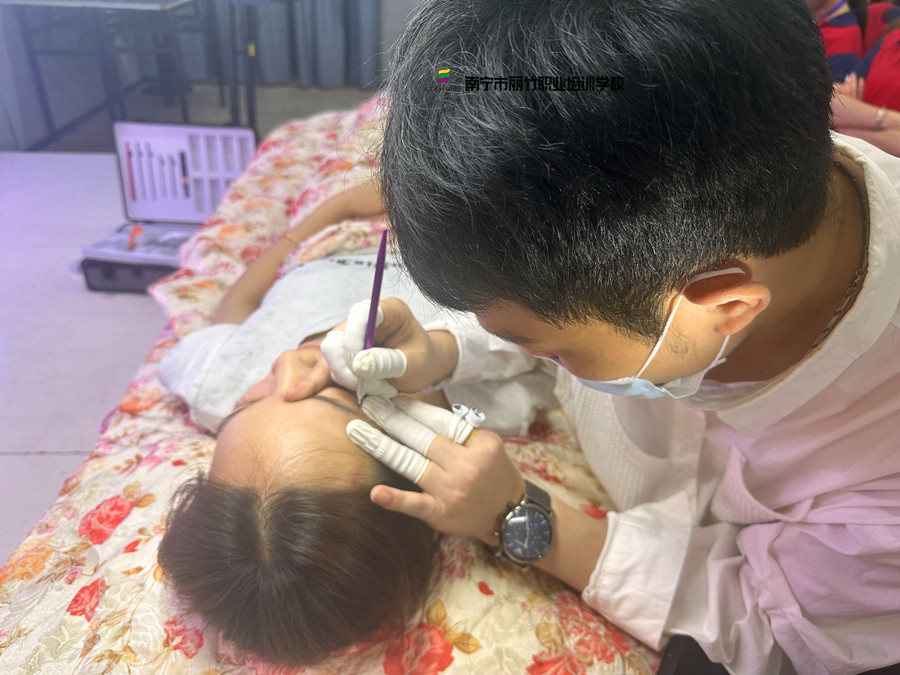 紋繡術(shù)后禁忌要點(diǎn)，廣西眉眼唇紋繡學(xué)校分享