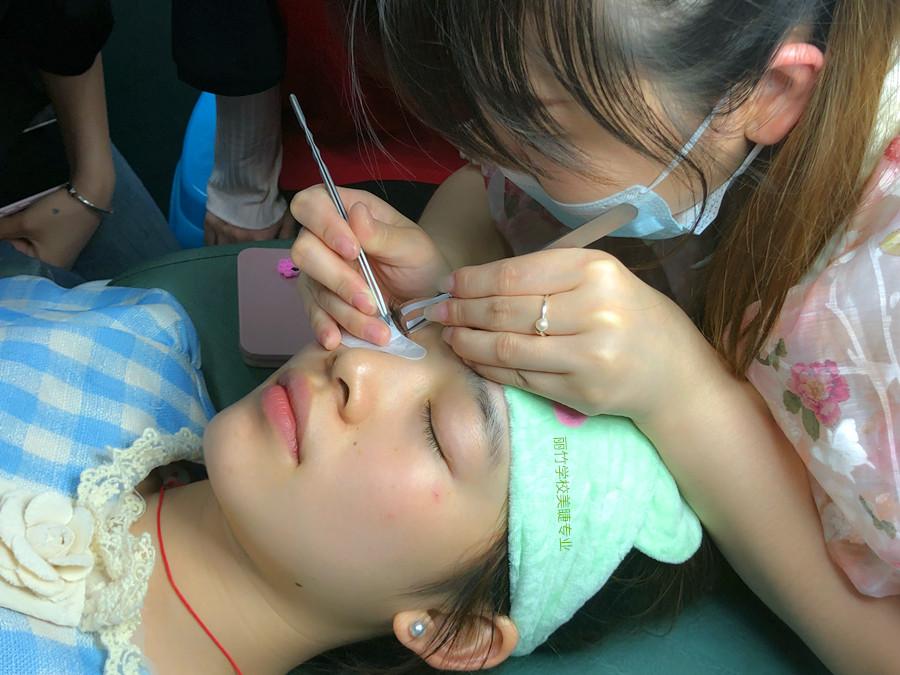 美睫師拿鑷子的標準，美睫教學(xué)零基礎(chǔ)