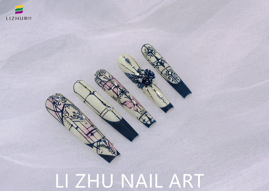 手繪花窗美甲，南寧美甲設(shè)計(jì)作品賞析