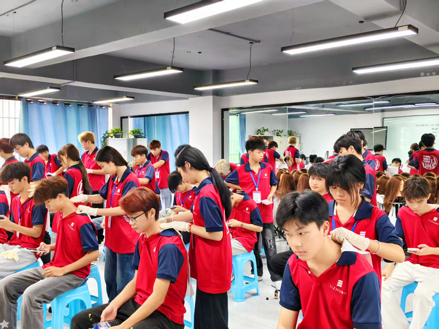 美發(fā)洗護(hù)精油按摩肩頸的好處，廣西洗護(hù)專業(yè)學(xué)校講解