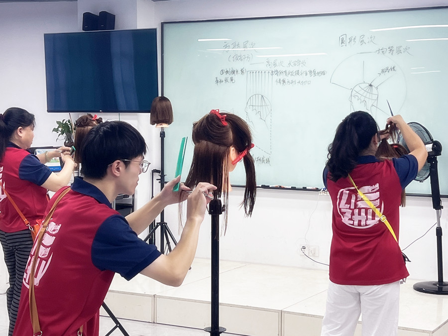 圓形層次修剪是什么？廣西美發(fā)造型學(xué)校為你解答