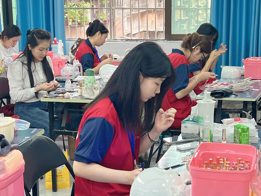 廣西美甲學(xué)習(xí)日常，到處都是歡聲笑語(yǔ)