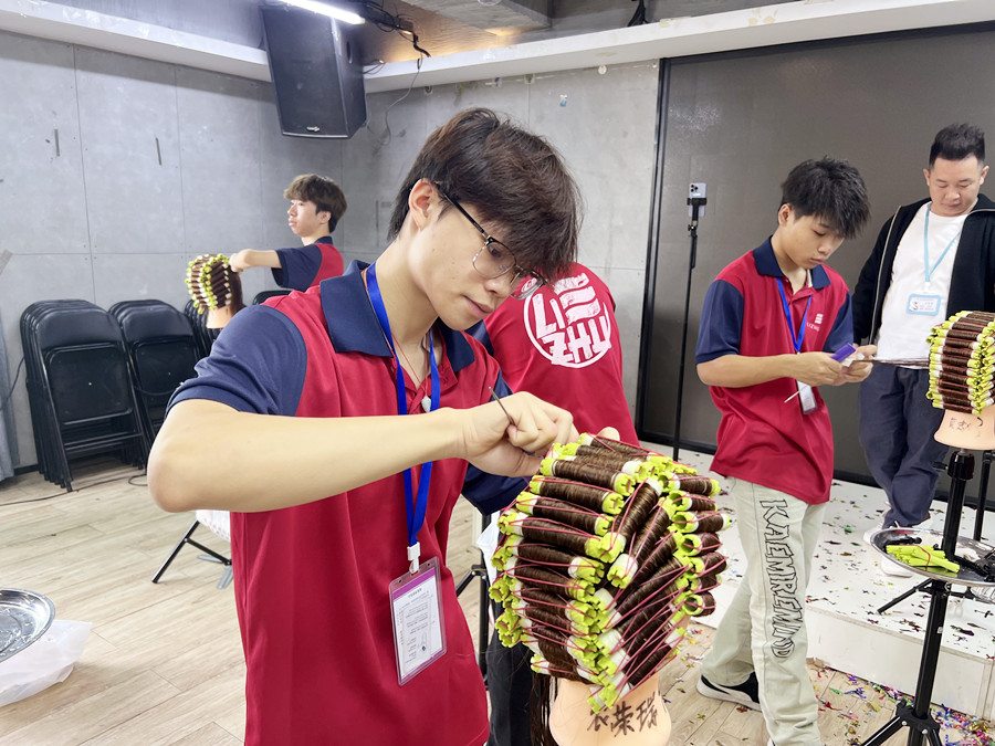 美發(fā)新手如何學(xué)上杠？南寧卷發(fā)培訓(xùn)