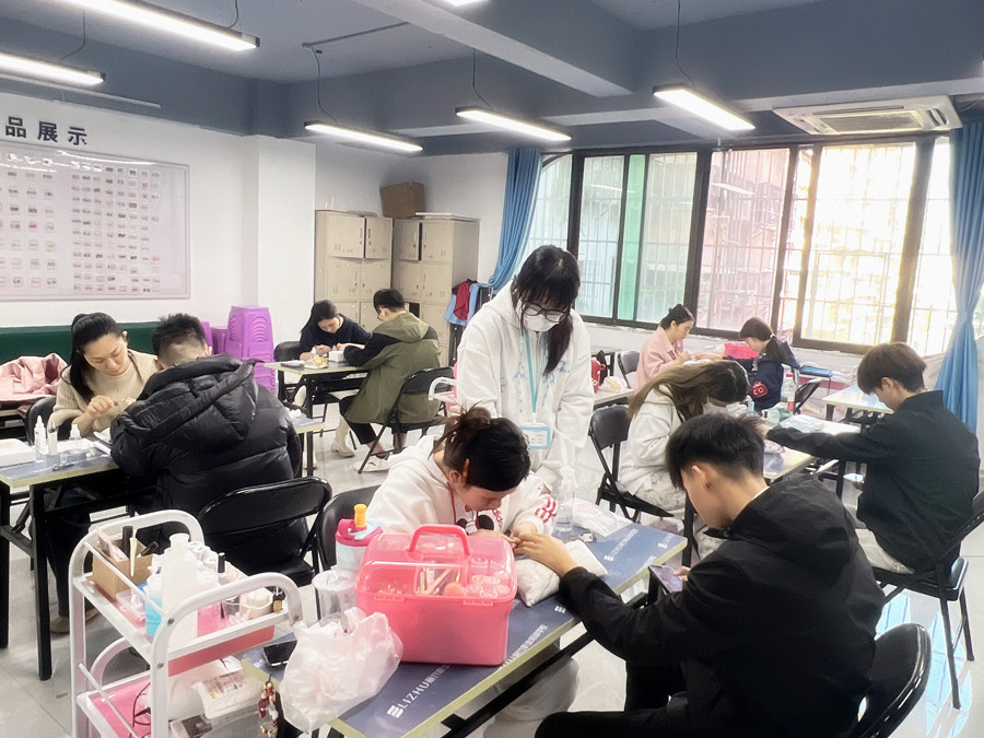 傳統(tǒng)美甲前置處理，南寧美甲專業(yè)教學(xué)講解