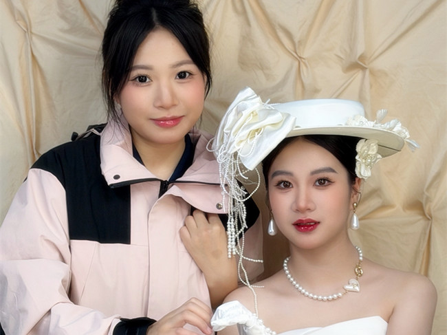 南寧十大化妝培訓(xùn)作品：禮帽新娘造型