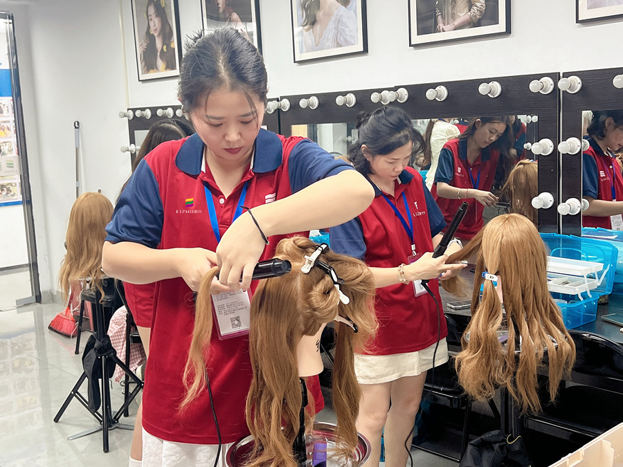 卷發(fā)護(hù)理技巧，廣西燙染技術(shù)學(xué)校課程