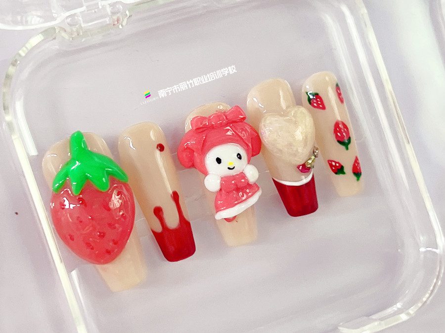 雕花卡通美甲，南寧美甲進(jìn)修培訓(xùn)作品